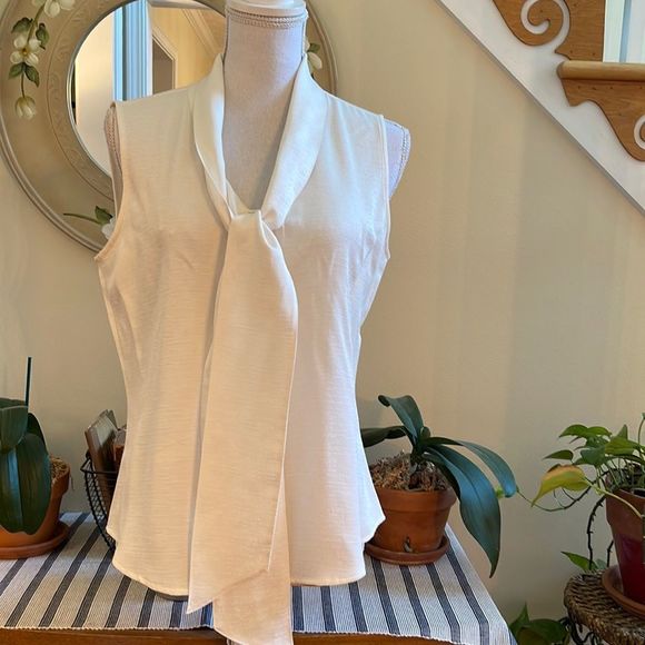 Calvin Klein Tops - Lovely Calvin Klein Sleeveless Blouse